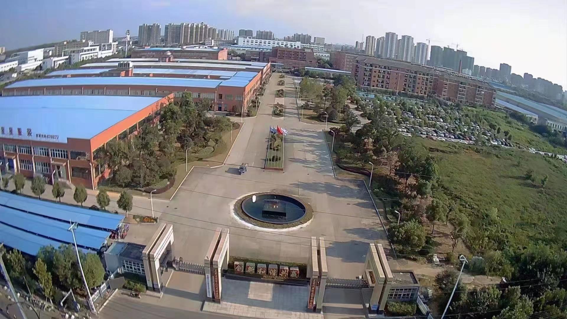 星星服装六安制造基地全景，展示厂区建筑、道路与绿化